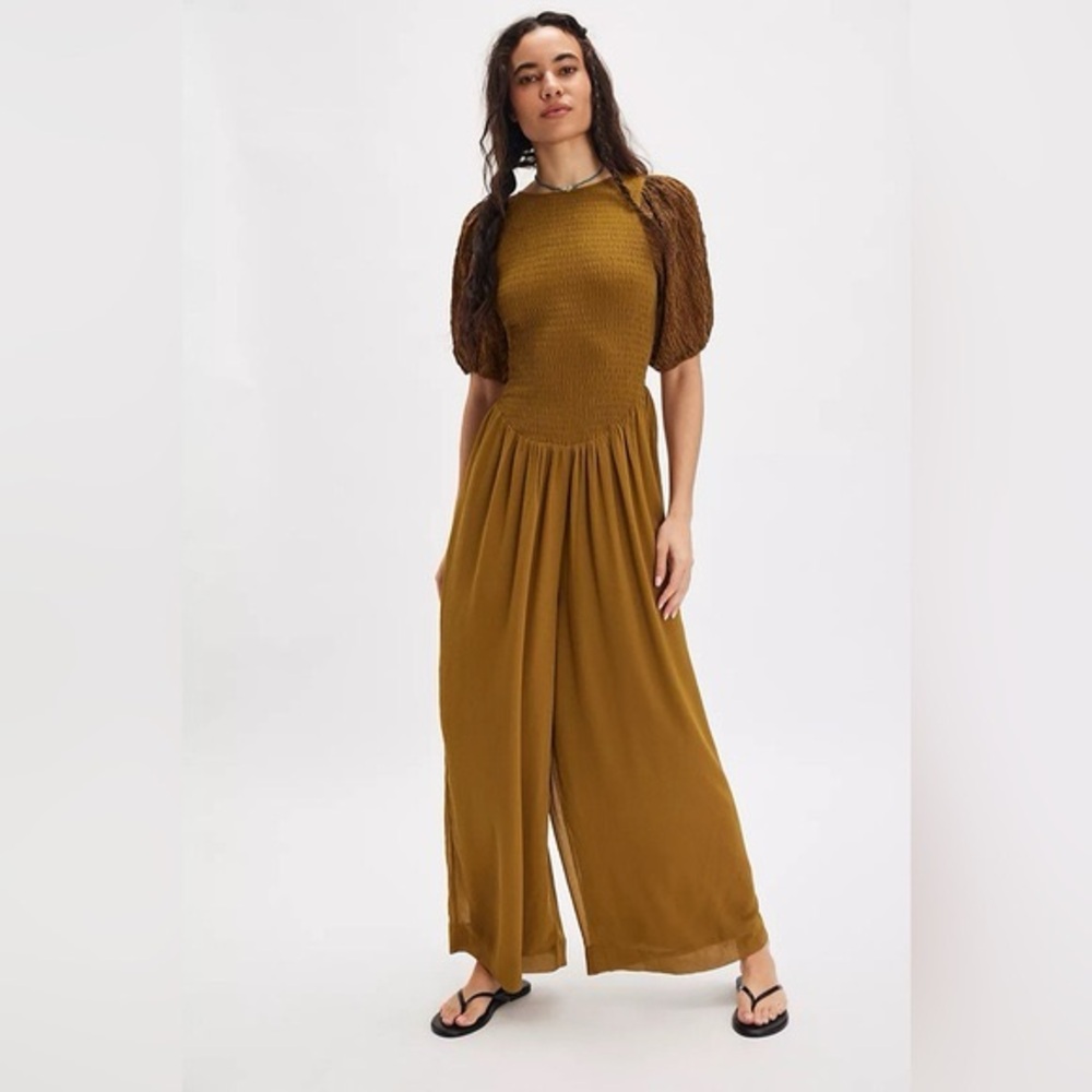 NWT Temperley Puff Sleeve Jumpsuit
FREE PEOPLE ORIGINALLY $228